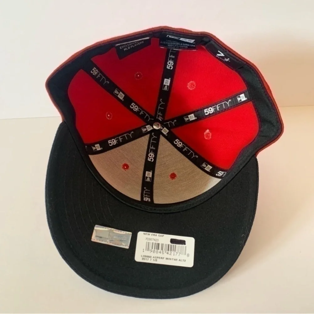 NWT. NEW ERA Minnesota Twins Fitted Cap